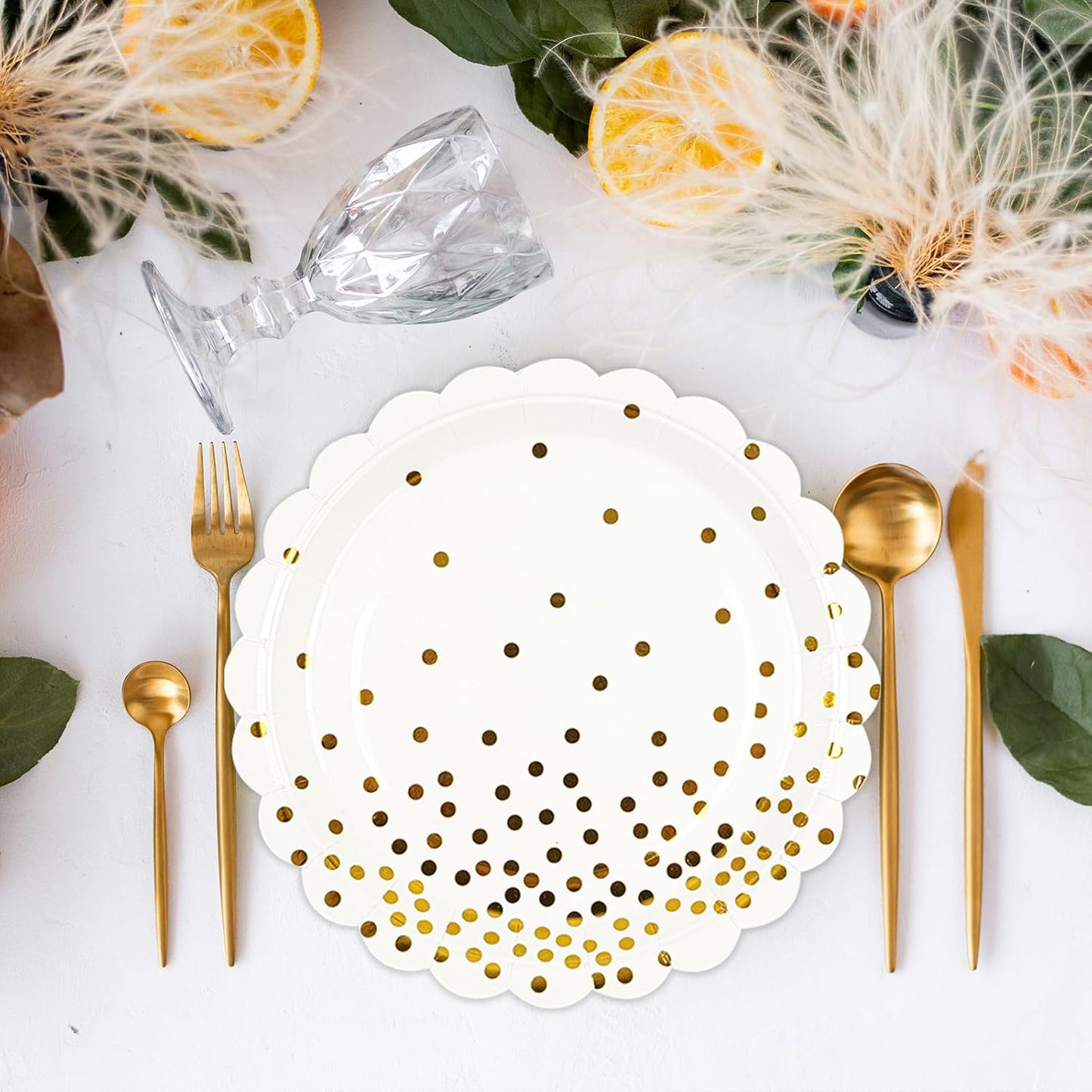 50PCS White and Gold Paper Plates, 7 Inch White Scalloped Party Plates Disposable Dessert Plate Cake Plate for Wedding Engagement Baby Shower Birthday Dinner