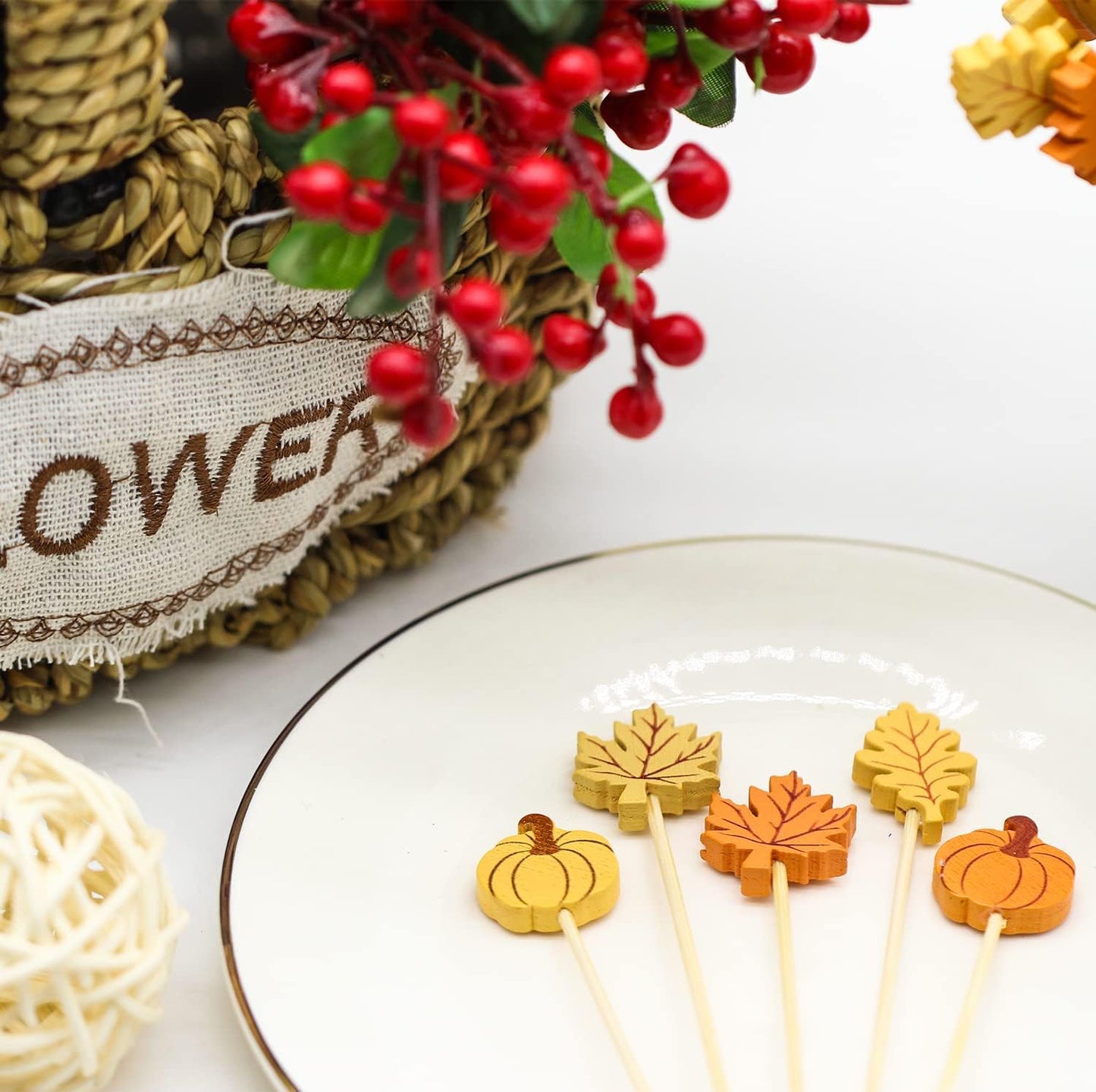 Fall Cocktail Picks Pumpkin Maple Leaf Assorted Autumn Theme Toothpicks Fruit Drinks Dessert Sticks Food Sandwich Appetizer Charcuterie Skewers, for Thanksgiving Decorations Party Supplies (100)