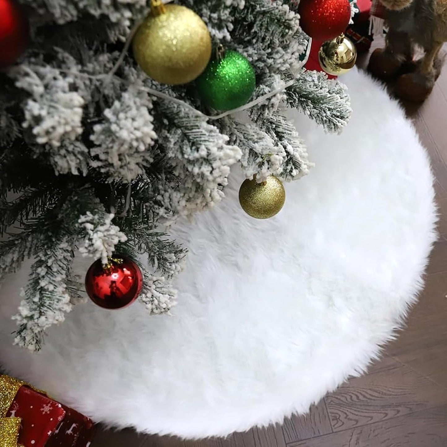 48 Inch Faux Fur Christmas Tree Skirt Soft Snow White Plush Tree Mat Christmas Decorations Fluffy Tree Skirts Xmas Holiday Party Indoor Decorations