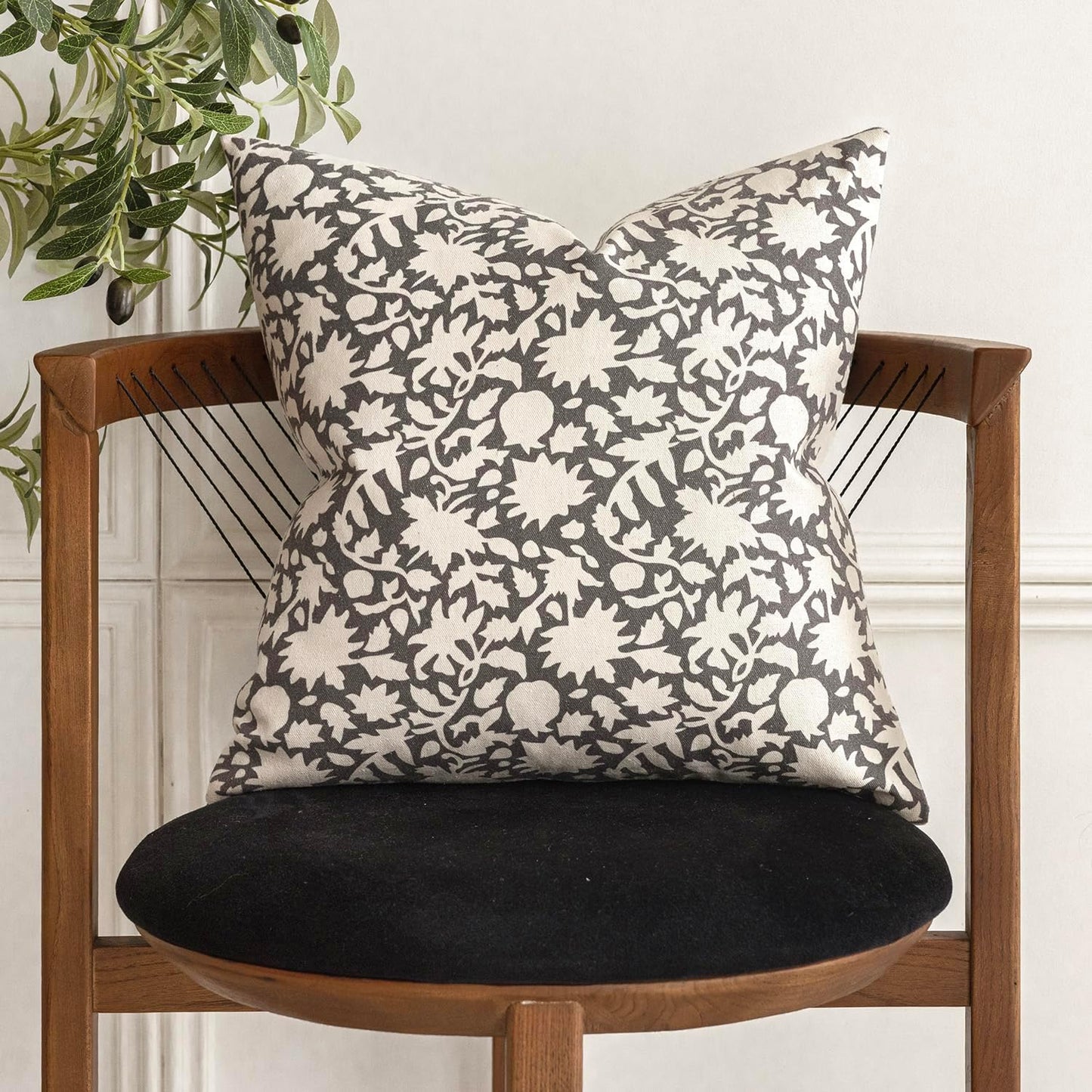 Foindtower Set of 2 Decorative Neutral Floral Throw Pillow Covers Accent Farmhouse Cushion Covers Boho Vintage Pillowcase for Couch Sofa Bedroom Living Room Home Decor Outdoor,18×18 Inch,Rustic Gray