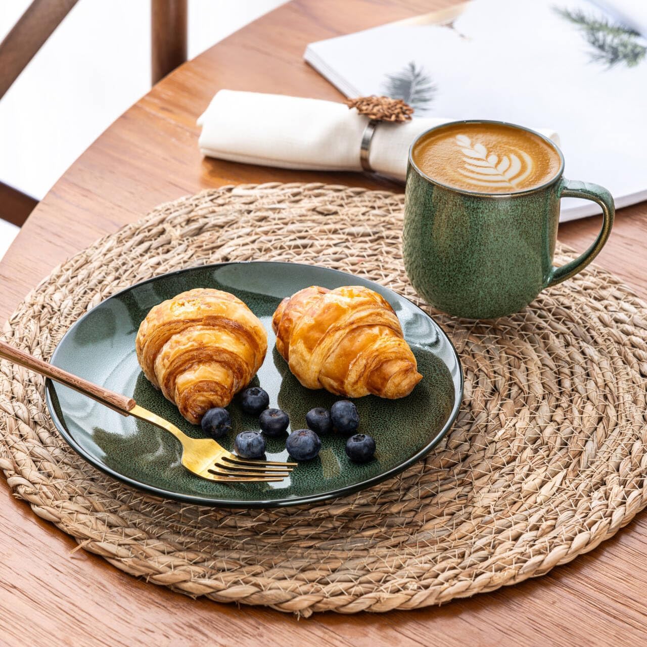 LERATIO Ceramic Dinnerware Sets for 4,16-Piece Reactive Glaze Plates and Bowls Set with Mugs,Highly Chip and Crack Resistant | Dishwasher,Microwave & Oven Safe Dishes set-Green